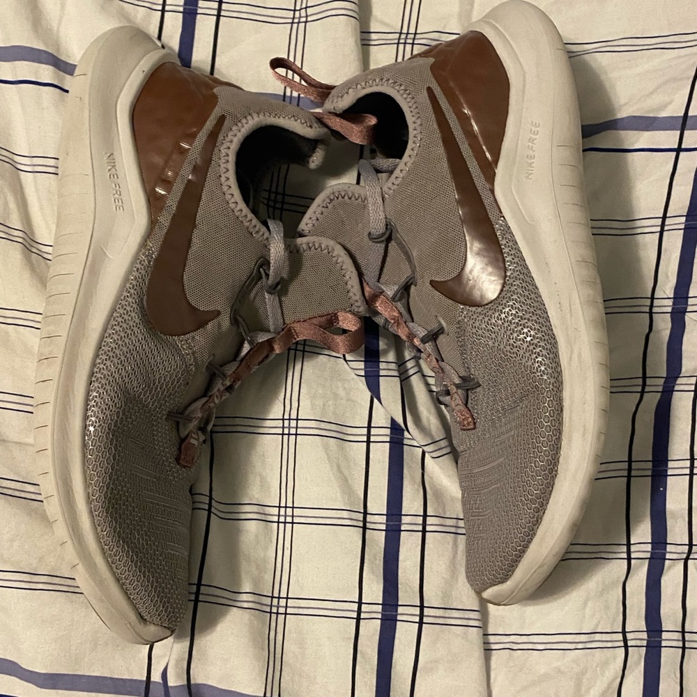 Nike Womens lilac running shoes size 8.